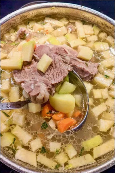 Cette soupe (proche du rago&ucirc;t) a une viande comme ingr&eacute;dient. Laquelle est-ce ?