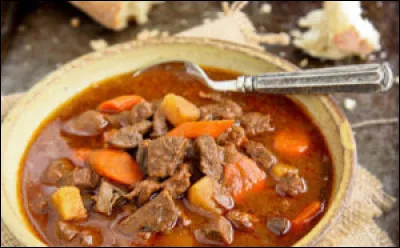 De quel pays europ&eacute;en vient la c&eacute;l&egrave;bre "soupe goulash" ?