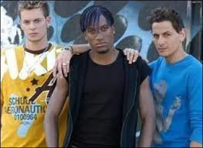 Quel groupe mené par M.Pokora a chanté "Une seconde déternité" en 2003 ?