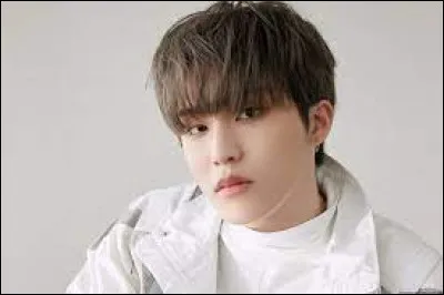 Quelle taille fait Jeongwoo ?