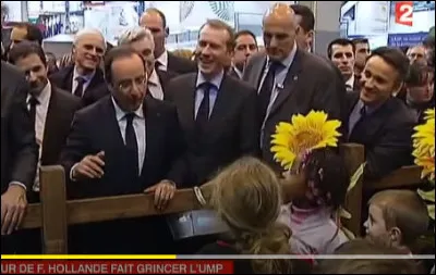 2013 : Le faux mage de Hollande fait une révélation à un enfant qui évoque le précédent président, Sarkozy. Laquelle ?