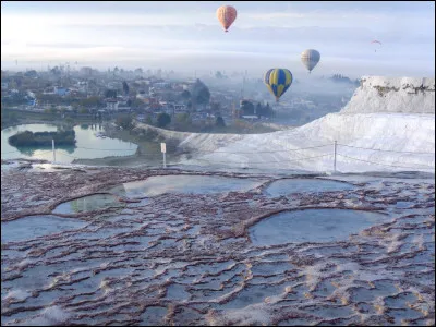 Il existe en tout trois pays situés partiellement en Europe et partiellement en Asie.