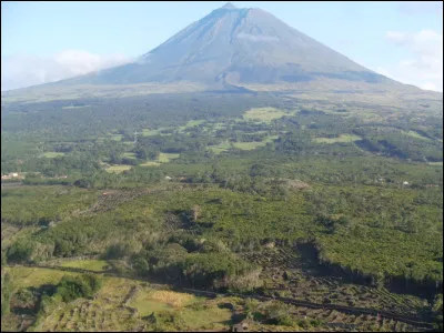 Le point culminant du Portugal est le Pico Ruivo, sur l'île de Madère.