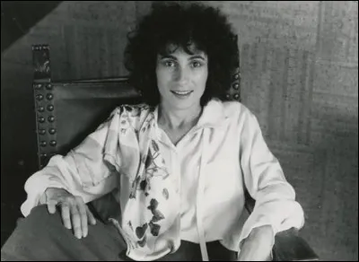 Qui chantait "Je ne suis pas parisienne / Ça me gêne, ça me gêne / Je ne suis pas dans le vent / C'est navrant, c'est navrant..." en 1976 ?