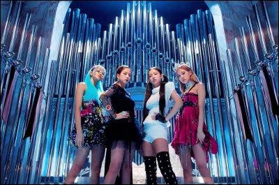 Quelle est la première chanson de Blackpink ?