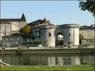 Labellisée "ville d'art et d'histoire" depuis 2012, Cognac est une sous-préfecture ...