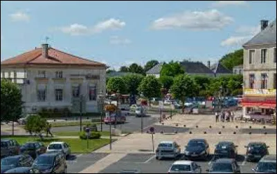 Ville dans le Pays d'Aunis, Surgères se situe ...