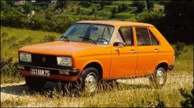 Quel est cette voiture orange ?