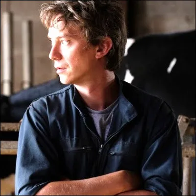 Quelle actrice incarne une v&eacute;t&eacute;rinaire tentant d�aider son fr&egrave;re agriculteur dans "Petit paysan" et une espionne infiltr&eacute;e en Iran dans "Le Bureau des l&eacute;gendes" ?