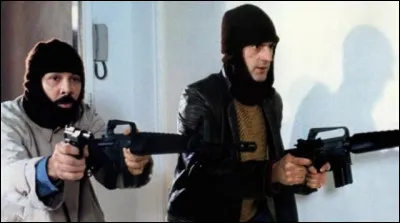 Dans le film "Pour 100 briques, t'as plus rien" sorti en 1982, avec quel acteur Gérard Jugnot braque-t-il une banque  ?