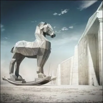 Immense cheval de bois devant la cité de ;