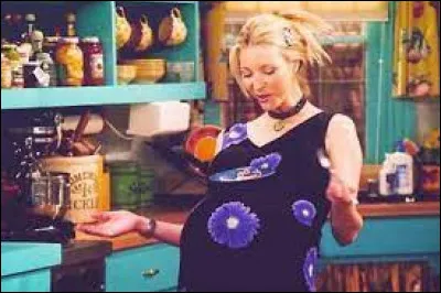 Dans la série Friends, le bébé de Phoebe, qu'elle porte pour son frère et son épouse qui ne peut plus avoir d'enfant, est inattendu pour quelle raison ?