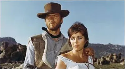 Dans le premier film,comment se nomme la femme que Clint décide d'aider car elle lui rappelle celle qu'il a aimé ?