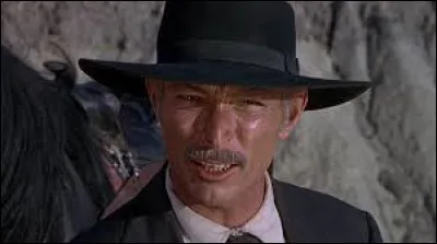 Quel est le nom du chasseur de prime joué par Lee Van Cleef ,qui accompagne Clint Eastwood dans le deuxième film ?