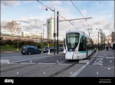 Tous ces trams vont a Paris sauf un. Lequel ?