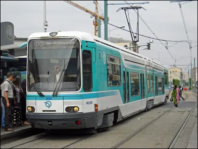 Quelle station n'est pas desservie par le tramway T1 ?
