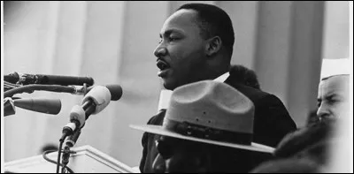 Dans quelle ville des Etats-Unis, Martin Luther King prononce-t-il le 28 août, son discours resté célèbre sous le titre "I have a dream" ?