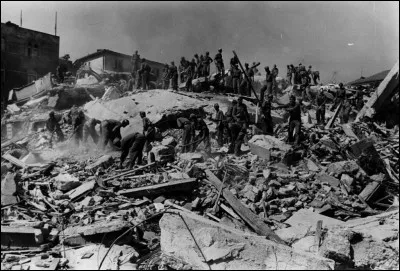 Quelle est cette ville européenne dévasée par un séisme de magnitude 6,9 le 26 juillet 1963 ?