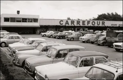 Le premier hypermarché de France a ouvert ses portes le 15 juin 1963 dans cette ville de banlieue parisienne : il s'agit de ...