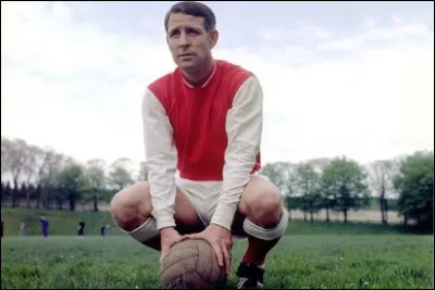 Qui est ce joueur de foot ayant fait sa carrière principalement au stade de Reims et au Real Madrid dans les années 50-60 ?