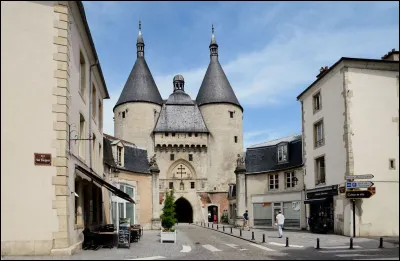 Lieu d'exception : quel est le style architectural de la porte de la Craffe ?