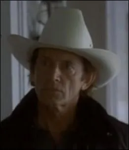 Dans 'Powder' (1995), il incarne une nouvelle fois un policier dans ce film qui a pour hros un ado :