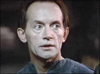 Il retrouve Cameron dans 'Aliens' (1986) qui lui donne le rle de l'androde Bishop. Il y est notamment remarqu grce  la scne culte dans laquelle il :