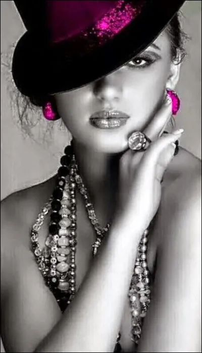 Toujours avec la même nostalgie, quel chanteur affichait "Elles portent un blouson noir, elles fument le cigare", en regrettant les "femmes avec leurs gestes plein de charme" ?