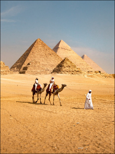 Quel pays est le pays des pyramides ?