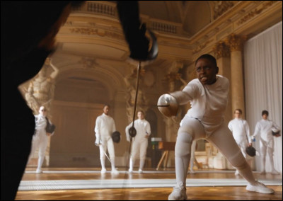 Avec qui Mercredi s'est-elle battue à l'épée ?