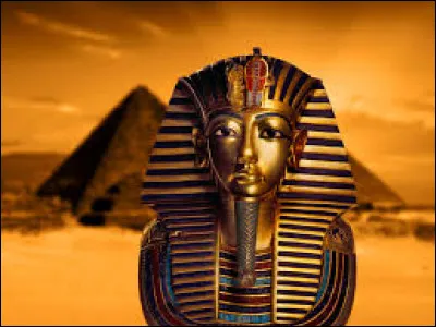 Dans le tombeau de quel pharaon d'Égypte a-t-on trouvé ce masque mortuaire conçu en or ?