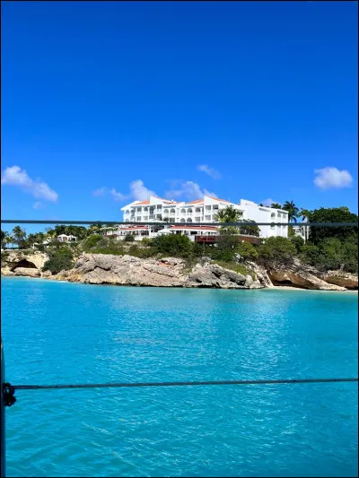 Et enfin, aimes-tu voyager ?