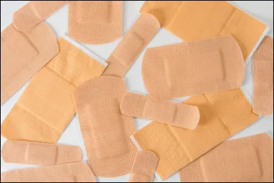 Pour quelle raison avait-elle un pansement ?