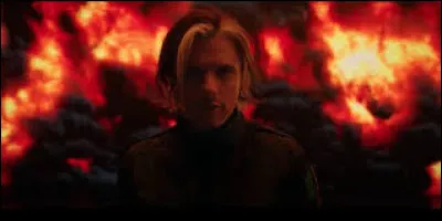 Complète les paroles de la chanson ''Défaite de famille'' par Orelsan : ''Manger d'la mousse de canard sur des blinis, danser sous les...''