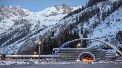 En quelle année le tunnel du Mont-Blanc a-t-il été inauguré ?