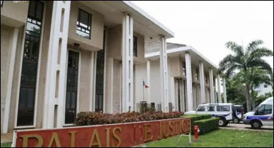 Lors de mon audition par les enquêteurs, je m'aperçois que j'ai fait du mal à une fille de la classe qui n'avait rien demandé. Par ma faute, elle se retrouve aujourd'hui à l'hôpital. Au tribunal, le juge me fait la morale, je laisse couler une larme et demande pardon. Comme sanction, je dois faire un TIG... mais qu'est-ce que c'est ?