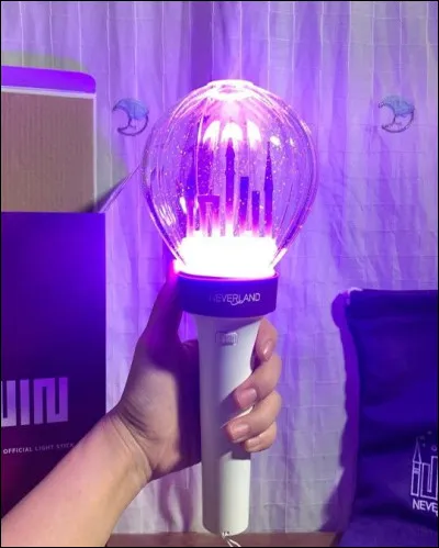 À qui appartient ce lightstick ?