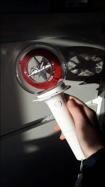 À qui appartient ce lightstick ?