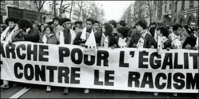 La marche pour l'égalité et contre le racisme, surnommée "marche des beurs" par les médias, est une marche antiraciste s'est déroulée du 15 octobre 1983 au 3 décembre 1983. Quelle association est née l'année suivante, dans la suite de cette marche ?