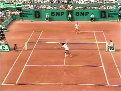 Quel tennisman remporte le tournoi de Roland Garros en battant en finale le suédois Wilander ?