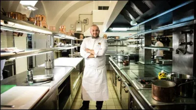 Au 1er sous-sol de l'Élysée se trouvent les cuisines qui font 500 m2.