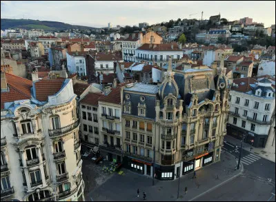 Sport : lequel de ces joueurs de football a joué pour l'AS Saint-Étienne ?