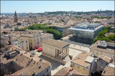 Culture : quel est le surnom de la ville de Nîmes ?