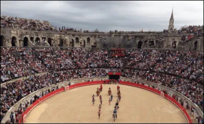 Culture : comment appelle-t-on le défilé d'ouverture de la feria ?