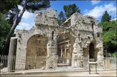 Monument : quel prénom porte ce temple visible à Nîmes ?