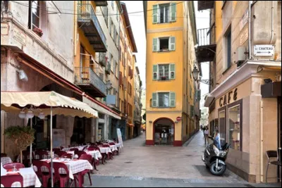 Gastronomie : de quoi est principalement composé l'equinado à la toulonnaise ?