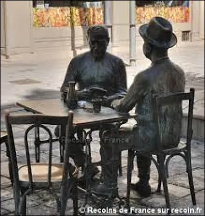 Personnalité : Quelle statue d'acteur peut-on admirer à Toulon ?