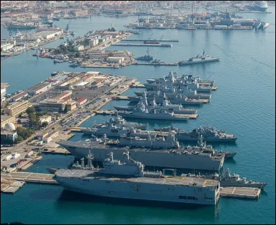Ville : quelle information concernant la base navale de Toulon est fausse ?