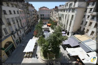 Ville : quelle statue peut-on admirer sur la place Puget ?