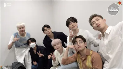 Qui a r&eacute;pondu : No, go without your friends for a day because I don�t have friends� ?